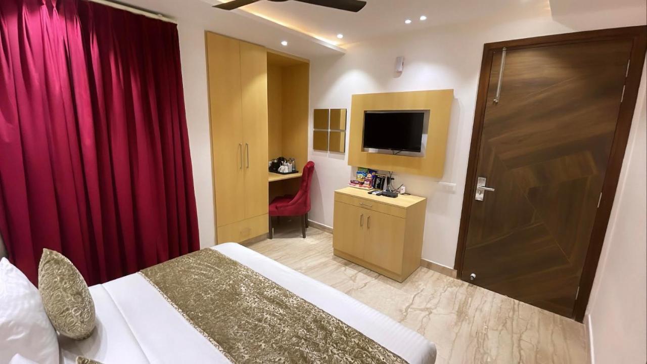 Hotel Malbork Inn Rajouri Garden Delhi - Couple Friendly Local Ids Accepted New Delhi Buitenkant foto