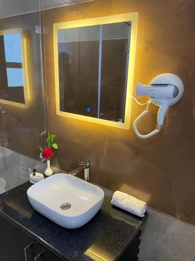 Hotel Malbork Inn Rajouri Garden Delhi - Couple Friendly Local Ids Accepted New Delhi Buitenkant foto