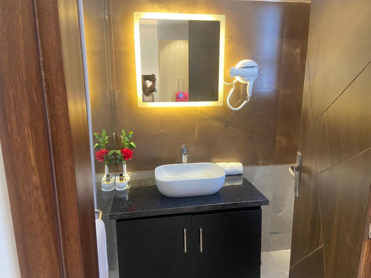 Hotel Malbork Inn Rajouri Garden Delhi - Couple Friendly Local Ids Accepted New Delhi Buitenkant foto