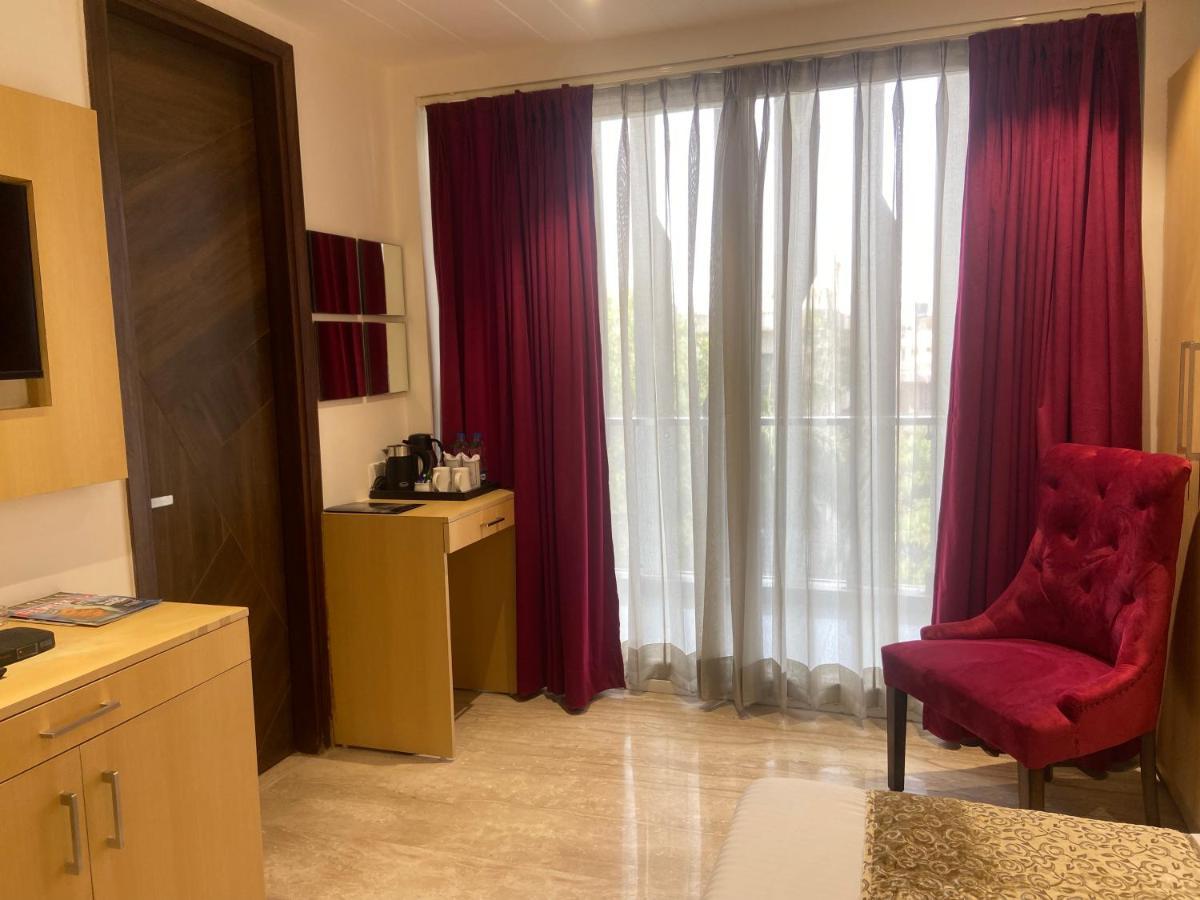 Hotel Malbork Inn Rajouri Garden Delhi - Couple Friendly Local Ids Accepted New Delhi Buitenkant foto