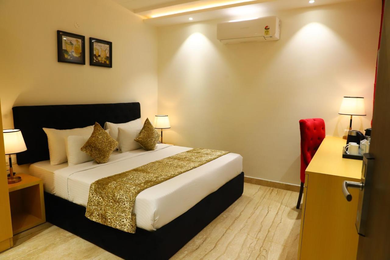 Hotel Malbork Inn Rajouri Garden Delhi - Couple Friendly Local Ids Accepted New Delhi Buitenkant foto